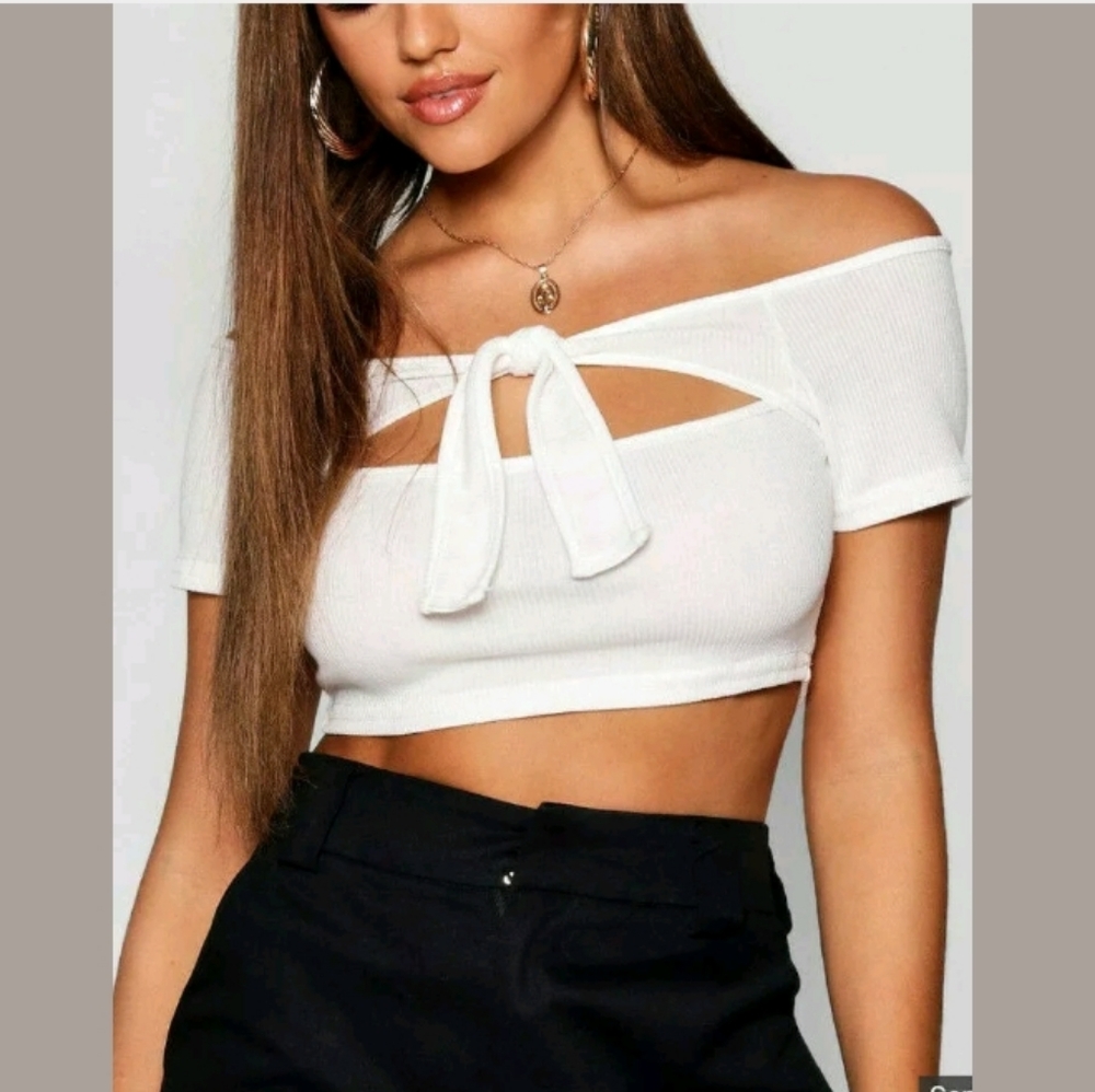 NWT Women's Boohoo Ivory Front Knot Crop Top Short Sleeve Front Knot Size 10